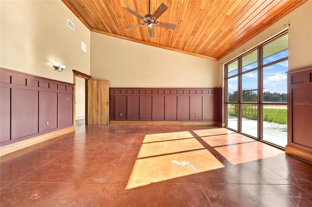 En Venta: $850,000 (5 camas, 2 baños, 4800 Pies cuadrados)