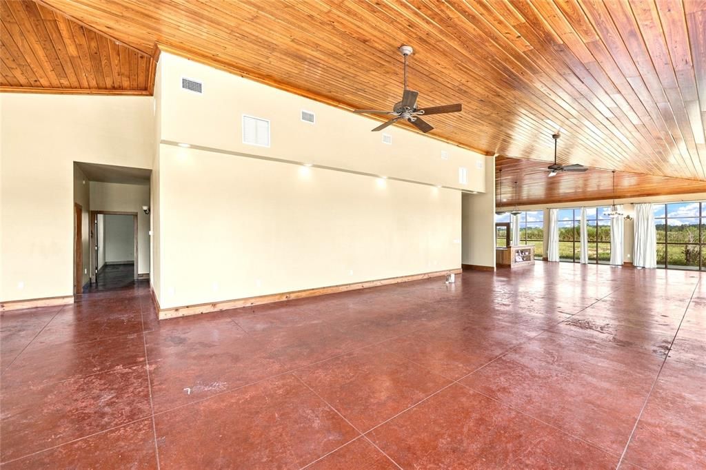 En Venta: $850,000 (5 camas, 2 baños, 4800 Pies cuadrados)