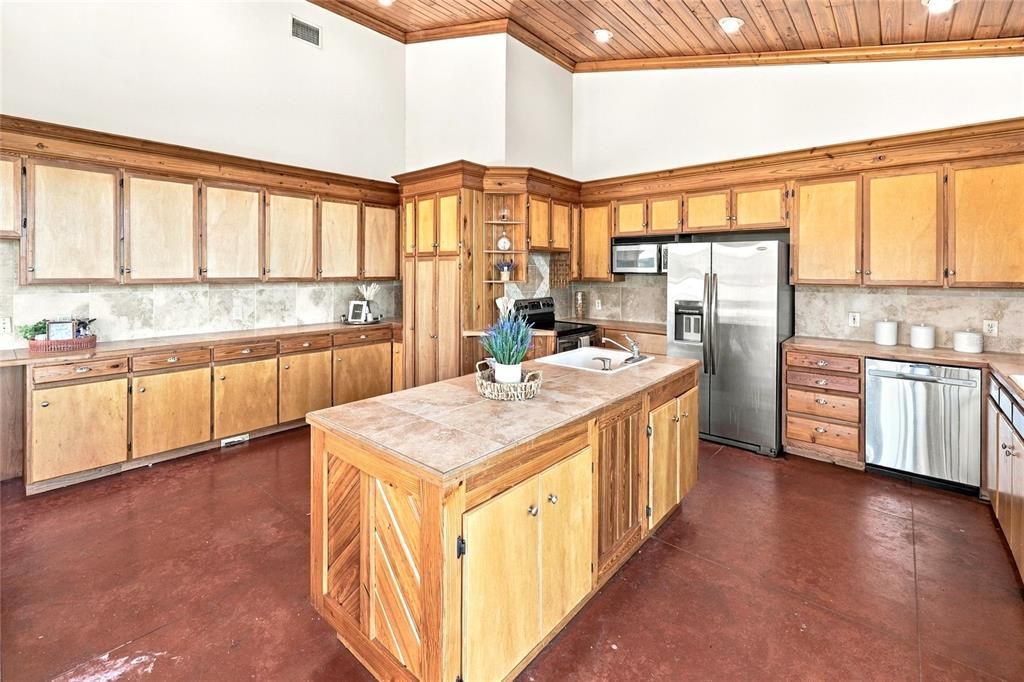 En Venta: $850,000 (5 camas, 2 baños, 4800 Pies cuadrados)