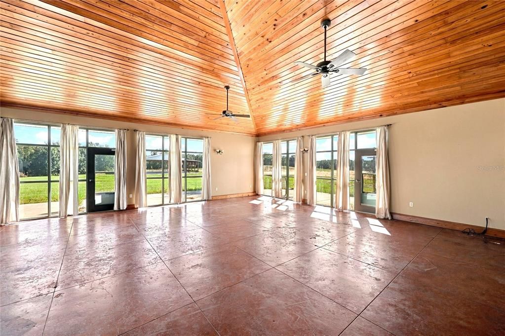 En Venta: $850,000 (5 camas, 2 baños, 4800 Pies cuadrados)