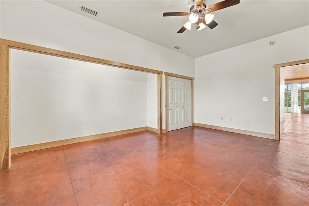 En Venta: $850,000 (5 camas, 2 baños, 4800 Pies cuadrados)