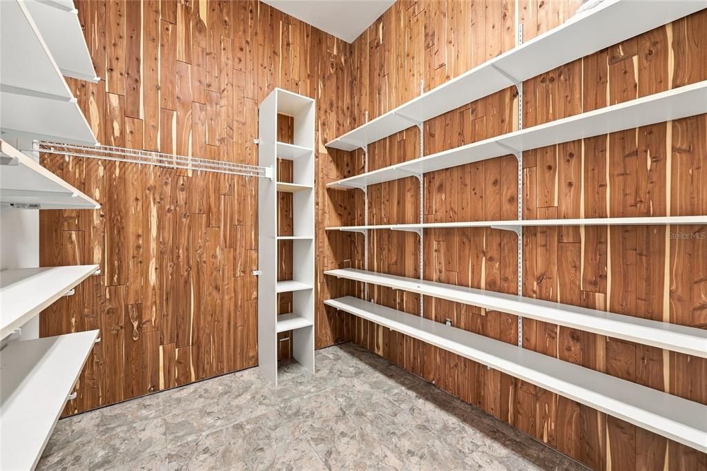 En Venta: $850,000 (5 camas, 2 baños, 4800 Pies cuadrados)