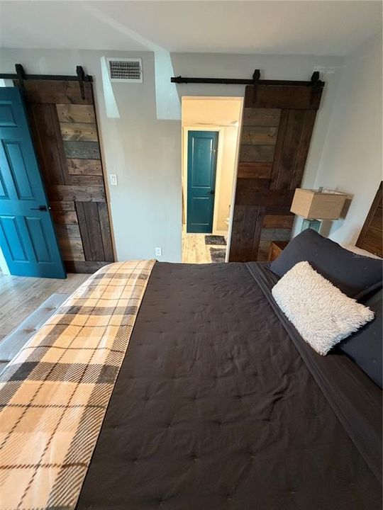 For Rent: $2,100 (2 beds, 1 baths, 740 Square Feet)