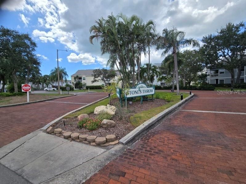 For Rent: $2,100 (2 beds, 1 baths, 740 Square Feet)