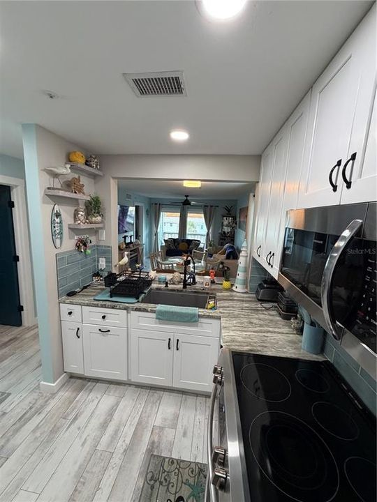 For Rent: $2,100 (2 beds, 1 baths, 740 Square Feet)