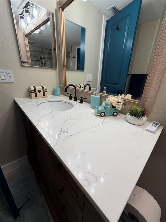 For Rent: $2,100 (2 beds, 1 baths, 740 Square Feet)
