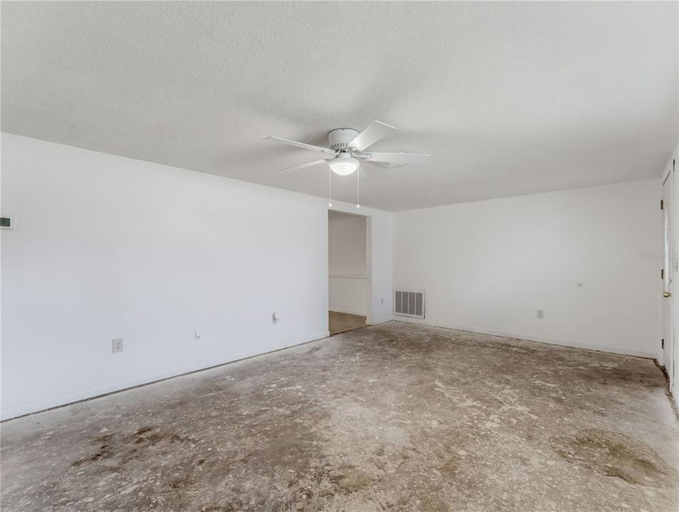 Active With Contract: $224,950 (3 beds, 2 baths, 1315 Square Feet)