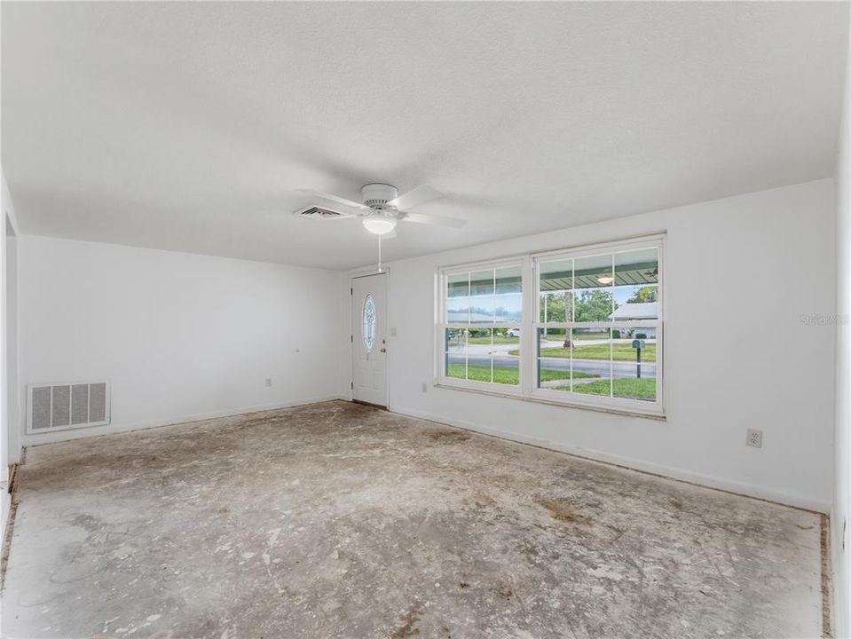 Active With Contract: $224,950 (3 beds, 2 baths, 1315 Square Feet)