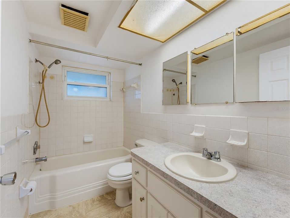 Active With Contract: $224,950 (3 beds, 2 baths, 1315 Square Feet)