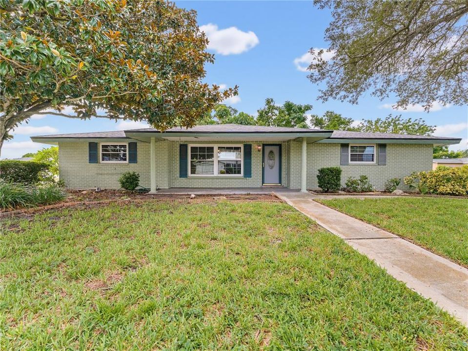 Active With Contract: $224,950 (3 beds, 2 baths, 1315 Square Feet)