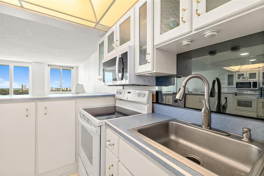 На продажу: $149,999 (1 спален, 1 ванн, 864 Квадратных фут)