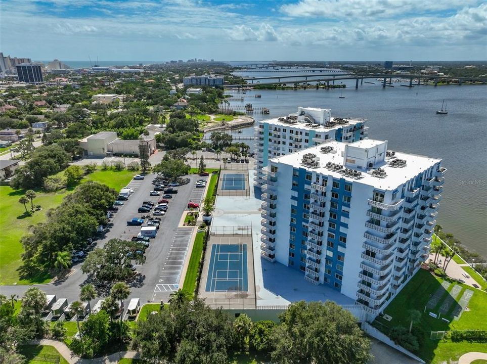 На продажу: $149,999 (1 спален, 1 ванн, 864 Квадратных фут)