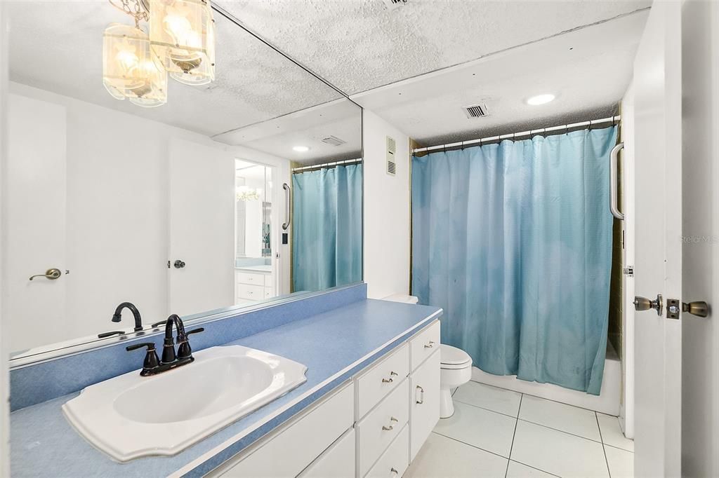 На продажу: $149,999 (1 спален, 1 ванн, 864 Квадратных фут)