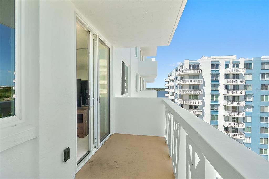 На продажу: $149,999 (1 спален, 1 ванн, 864 Квадратных фут)