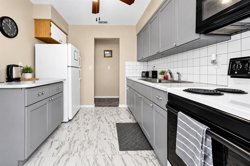 На продажу: $119,000 (2 спален, 2 ванн, 816 Квадратных фут)