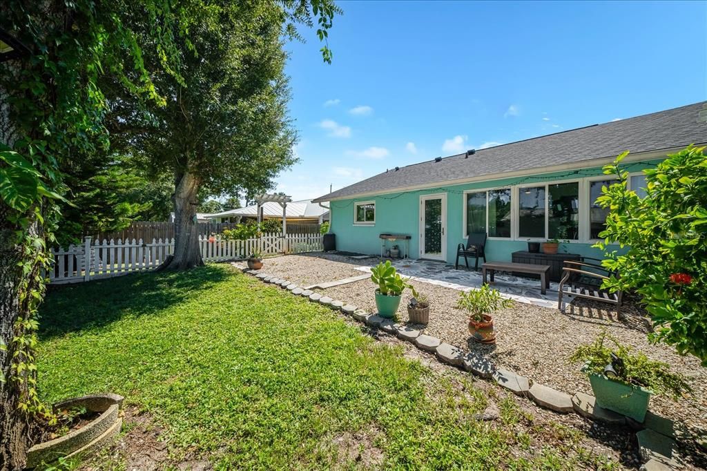 For Sale: $340,000 (2 beds, 2 baths, 1117 Square Feet)