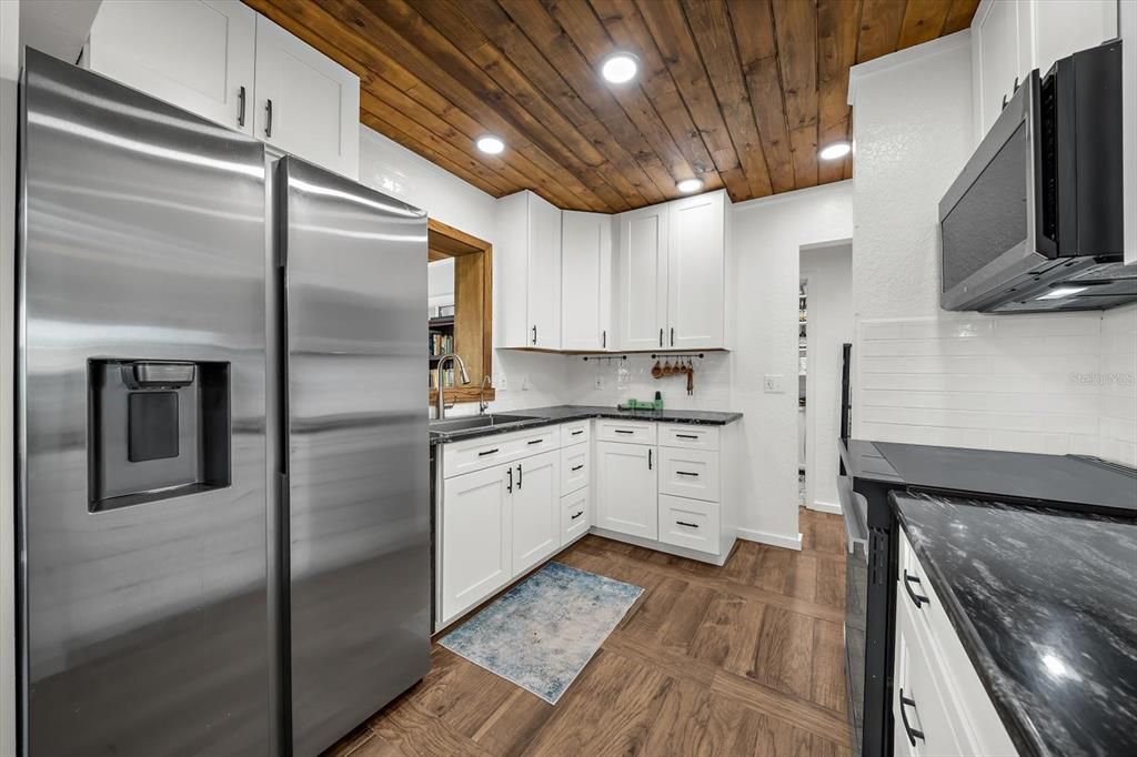 For Sale: $340,000 (2 beds, 2 baths, 1117 Square Feet)