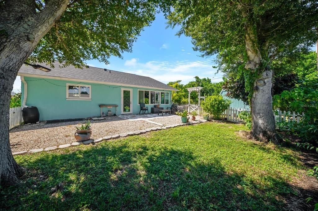 For Sale: $340,000 (2 beds, 2 baths, 1117 Square Feet)