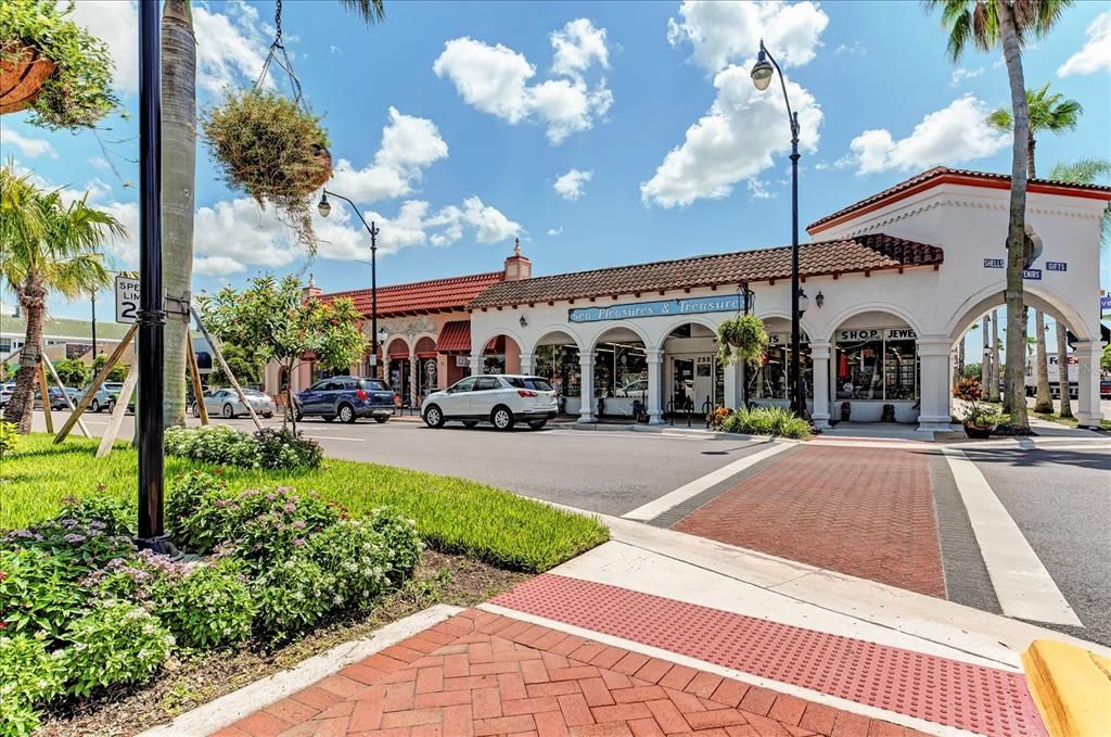 For Sale: $340,000 (2 beds, 2 baths, 1117 Square Feet)