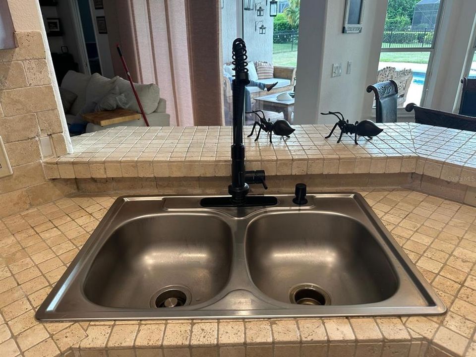 En Venta: $730,000 (4 camas, 3 baños, 2108 Pies cuadrados)