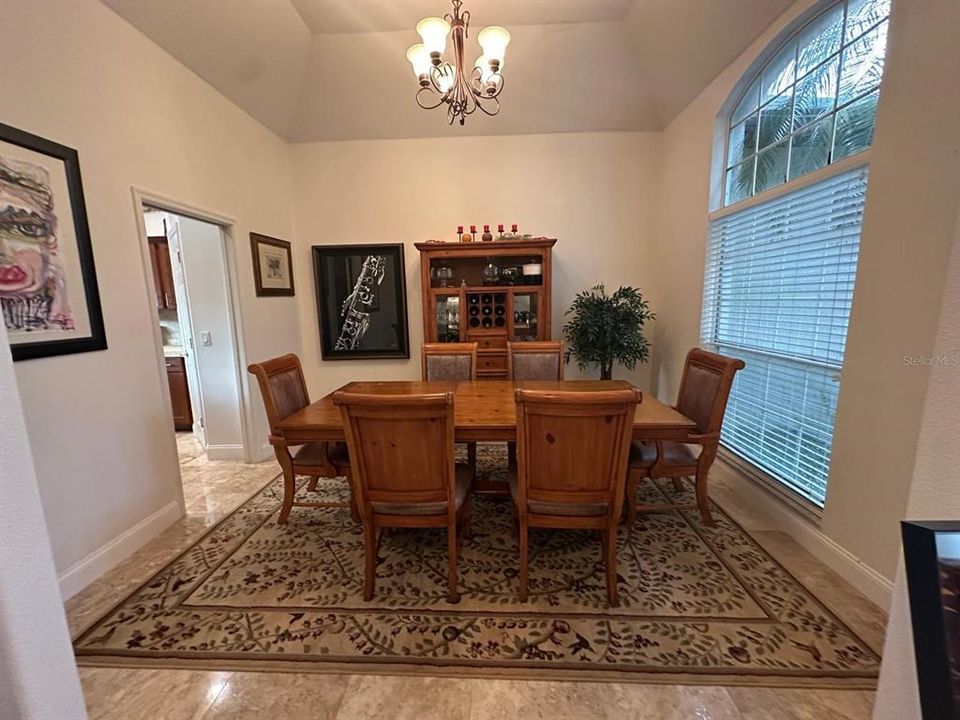 En Venta: $730,000 (4 camas, 3 baños, 2108 Pies cuadrados)