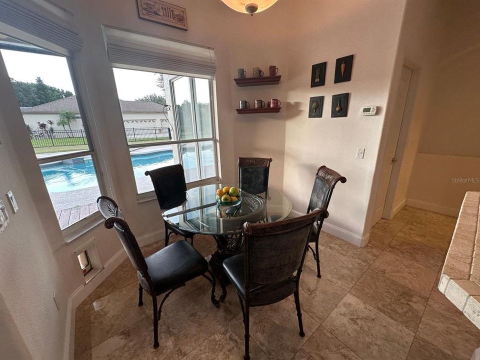 En Venta: $730,000 (4 camas, 3 baños, 2108 Pies cuadrados)