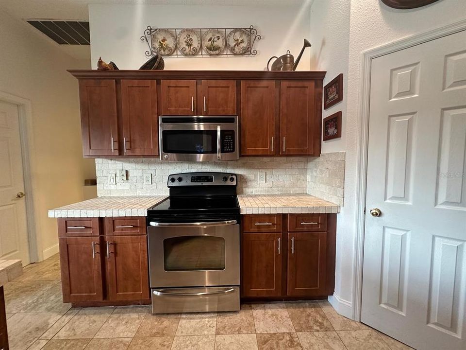 En Venta: $730,000 (4 camas, 3 baños, 2108 Pies cuadrados)
