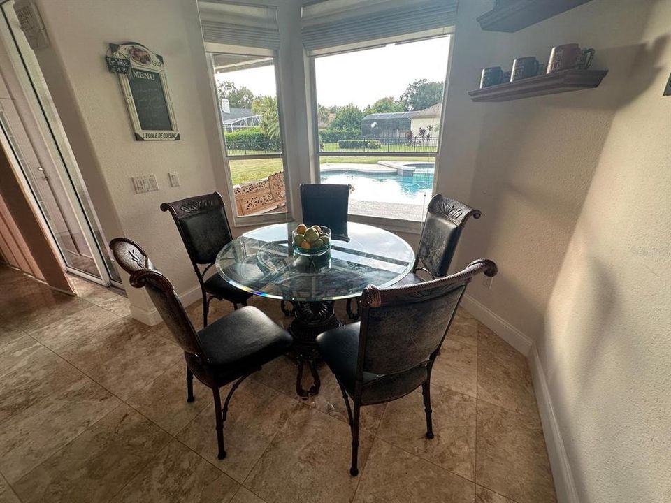 En Venta: $730,000 (4 camas, 3 baños, 2108 Pies cuadrados)