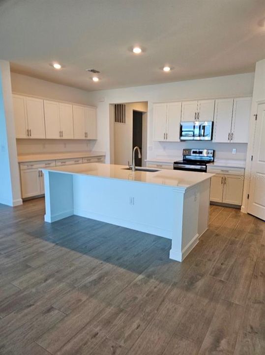For Rent: $2,300 (3 beds, 3 baths, 2198 Square Feet)