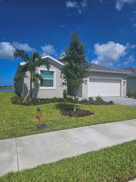 For Rent: $2,300 (3 beds, 3 baths, 2198 Square Feet)