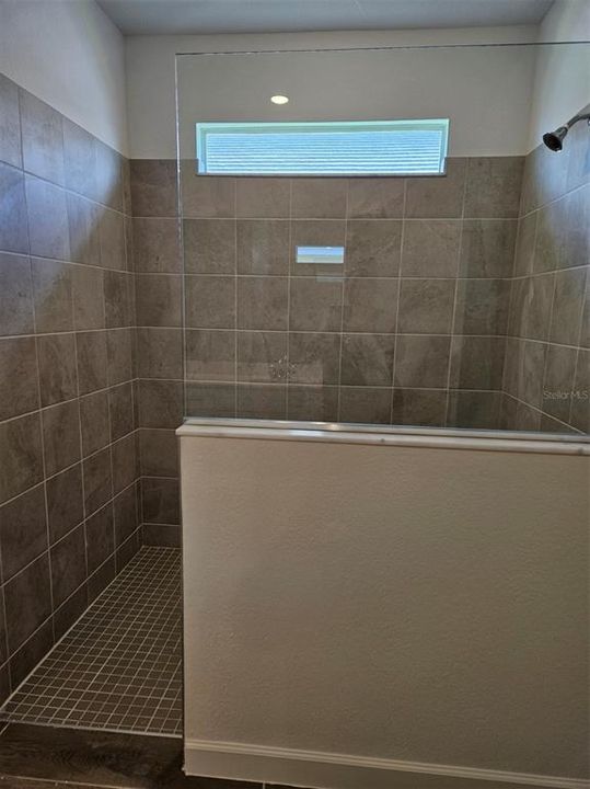 For Rent: $2,300 (3 beds, 3 baths, 2198 Square Feet)