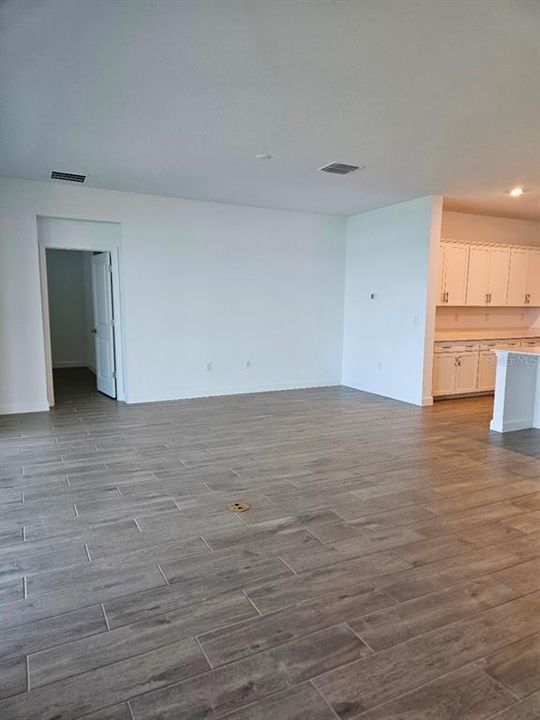 For Rent: $2,300 (3 beds, 3 baths, 2198 Square Feet)