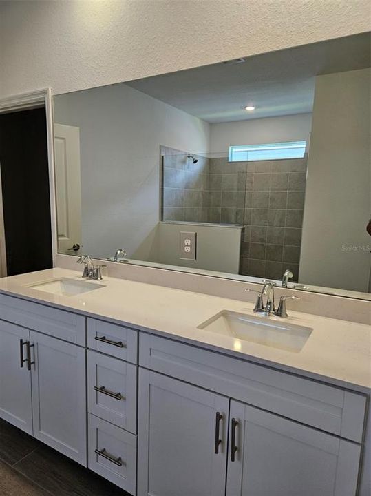 For Rent: $2,300 (3 beds, 3 baths, 2198 Square Feet)