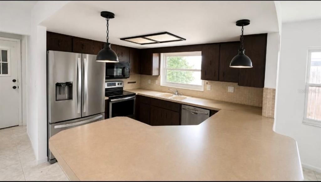 For Sale: $340,000 (3 beds, 2 baths, 1622 Square Feet)