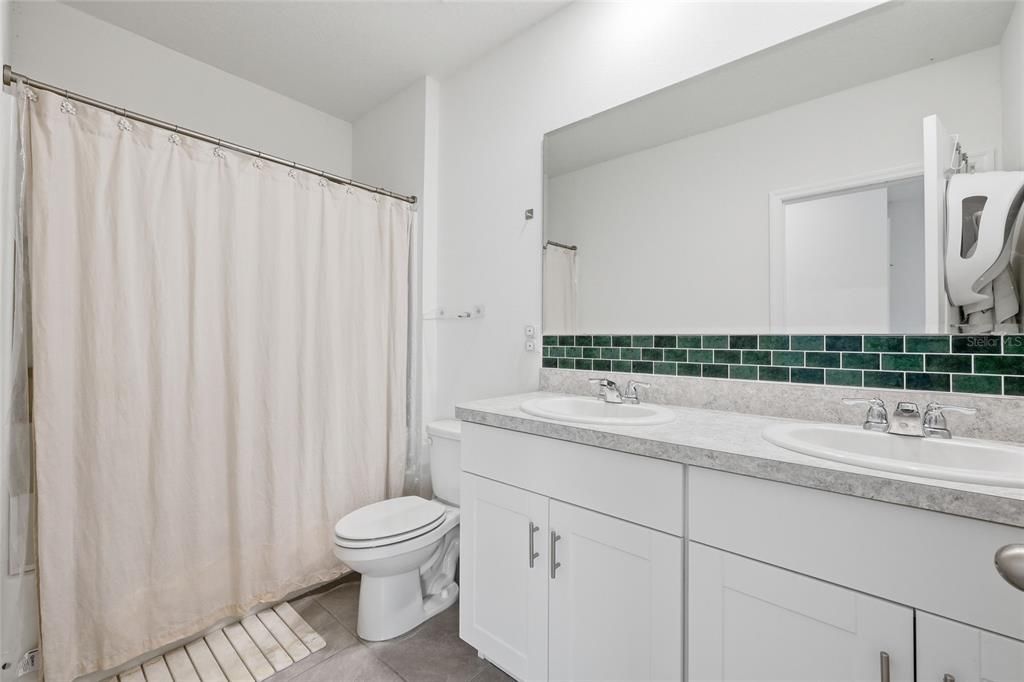 В аренду: $2,800 (4 спален, 2 ванн, 2339 Квадратных фут)