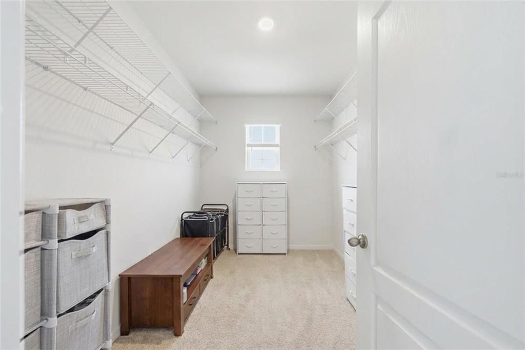В аренду: $2,800 (4 спален, 2 ванн, 2339 Квадратных фут)