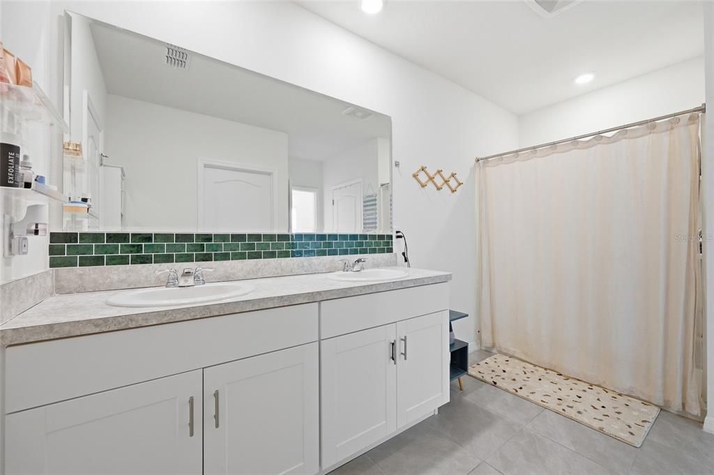 В аренду: $2,800 (4 спален, 2 ванн, 2339 Квадратных фут)