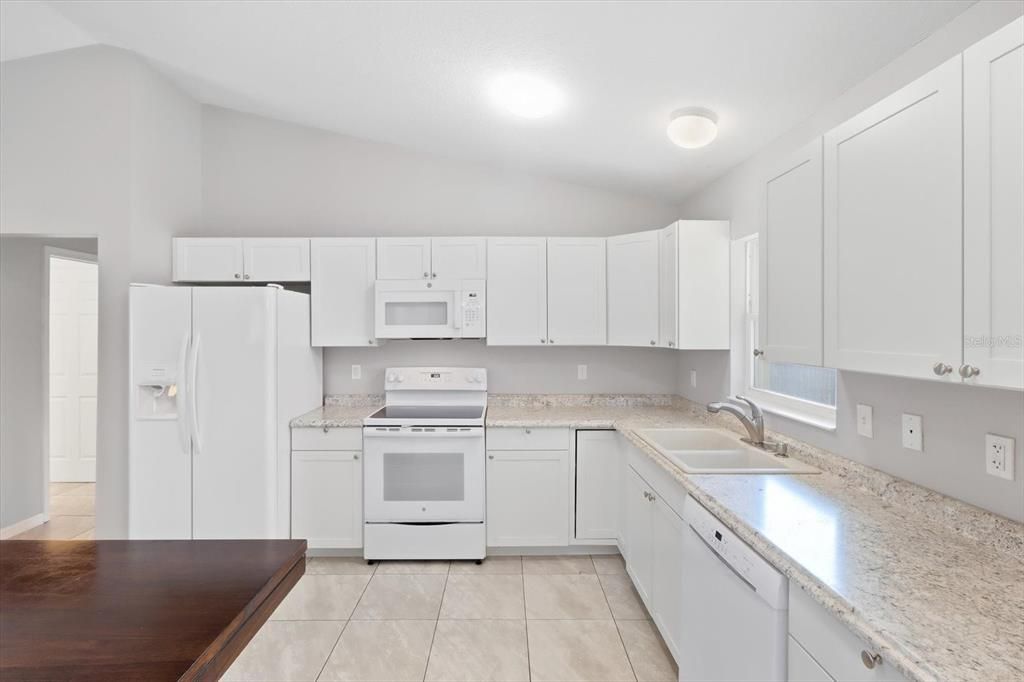 В аренду: $1,850 (3 спален, 2 ванн, 1515 Квадратных фут)