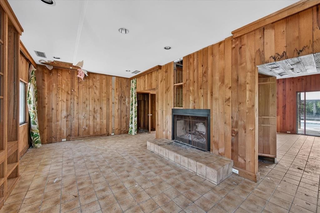 For Sale: $849,000 (5 beds, 4 baths, 5920 Square Feet)