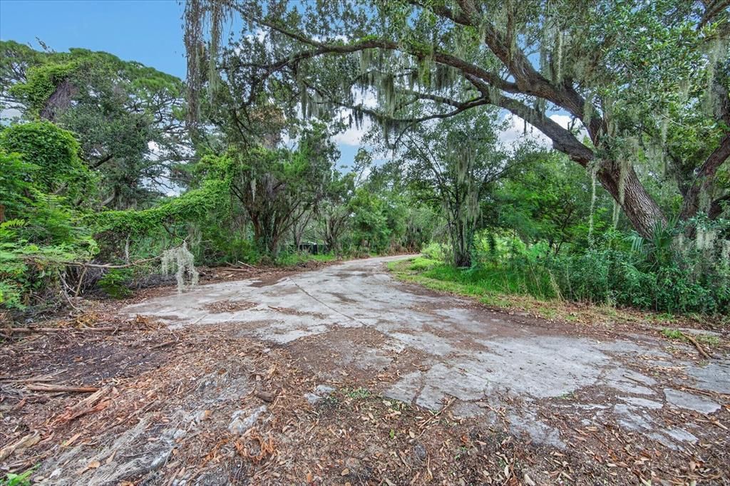 For Sale: $849,000 (5 beds, 4 baths, 5920 Square Feet)