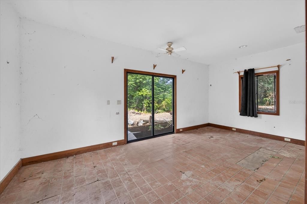 For Sale: $849,000 (5 beds, 4 baths, 5920 Square Feet)