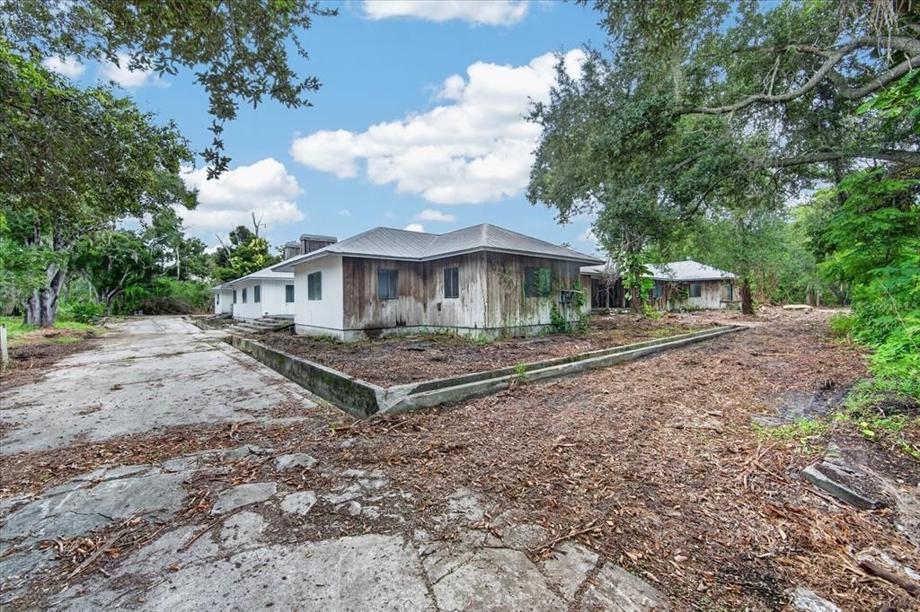 For Sale: $849,000 (5 beds, 4 baths, 5920 Square Feet)