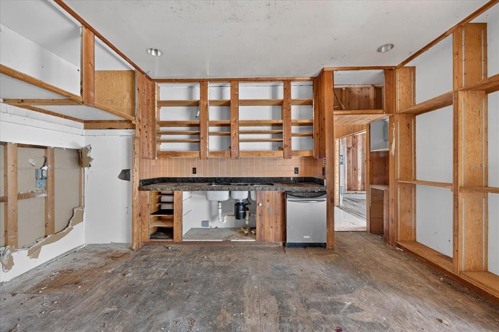 For Sale: $849,000 (5 beds, 4 baths, 5920 Square Feet)