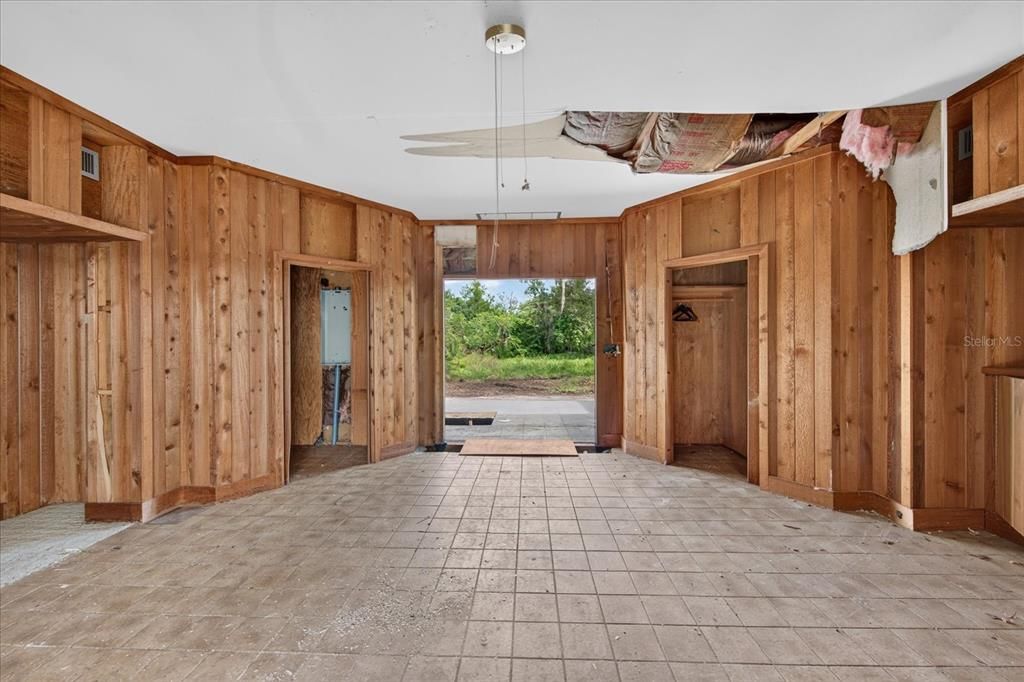 For Sale: $849,000 (5 beds, 4 baths, 5920 Square Feet)
