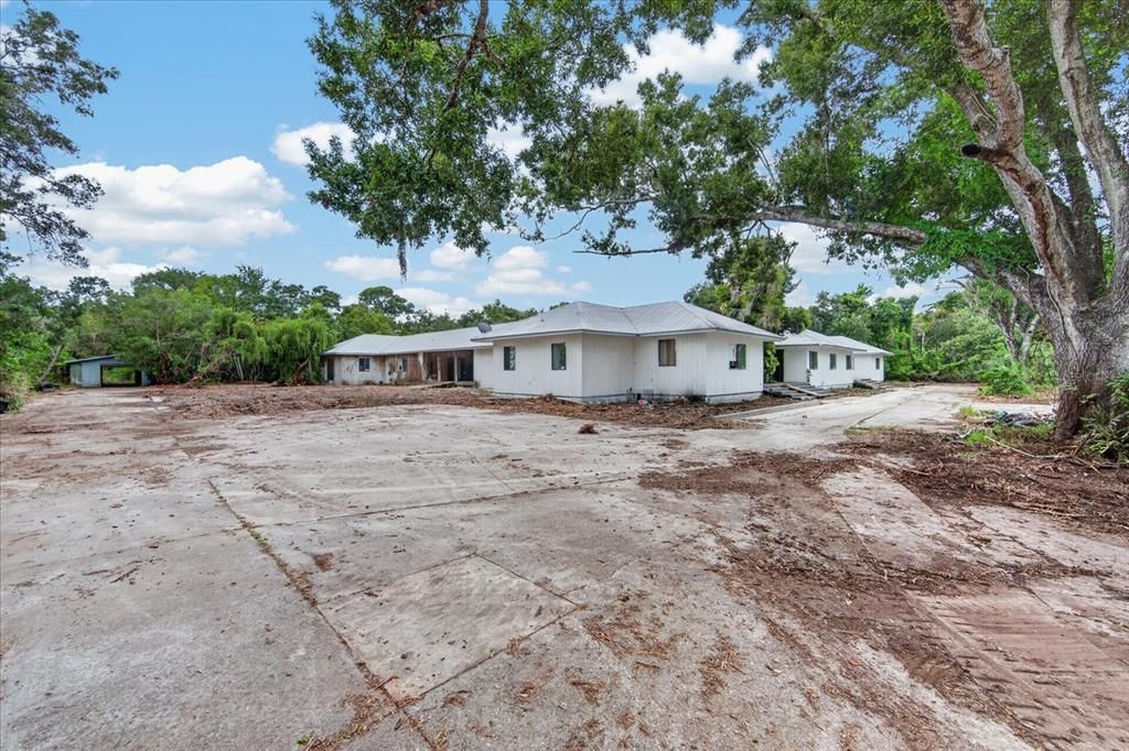 For Sale: $849,000 (5 beds, 4 baths, 5920 Square Feet)