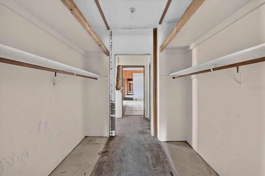 For Sale: $849,000 (5 beds, 4 baths, 5920 Square Feet)