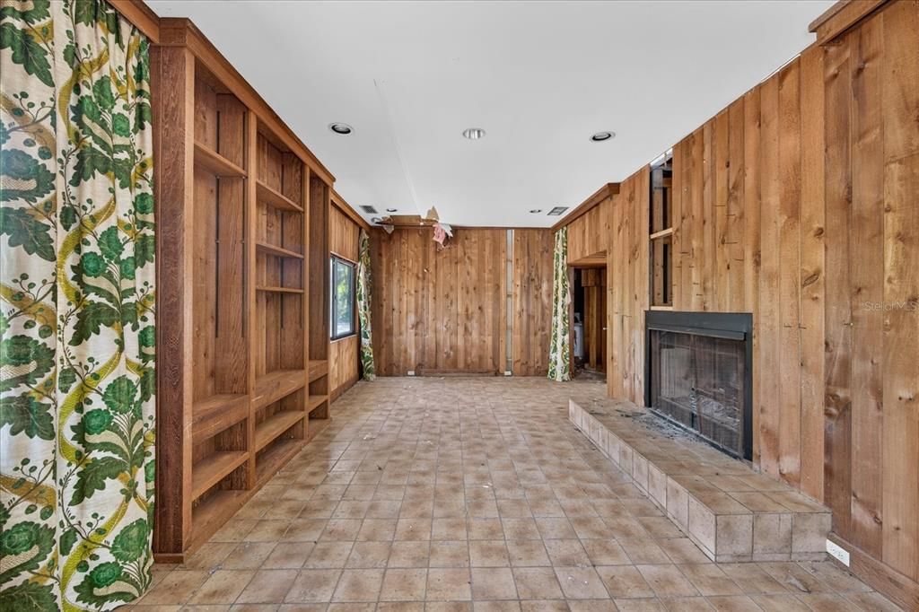 For Sale: $849,000 (5 beds, 4 baths, 5920 Square Feet)