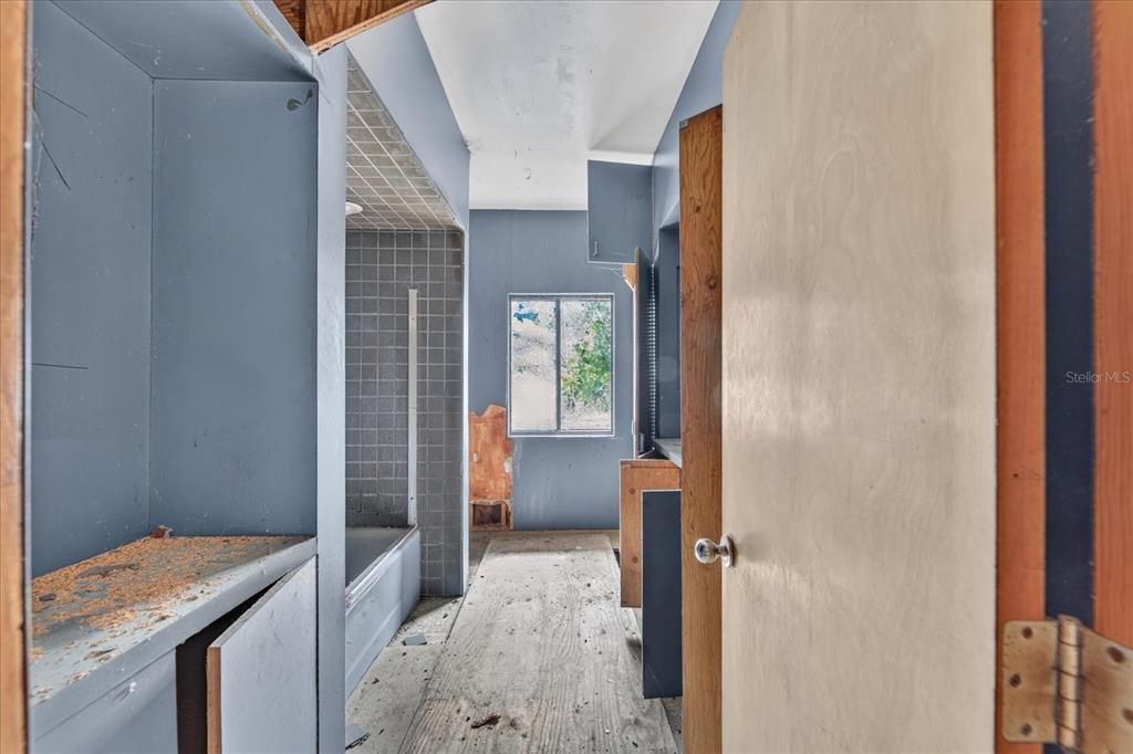 For Sale: $849,000 (5 beds, 4 baths, 5920 Square Feet)