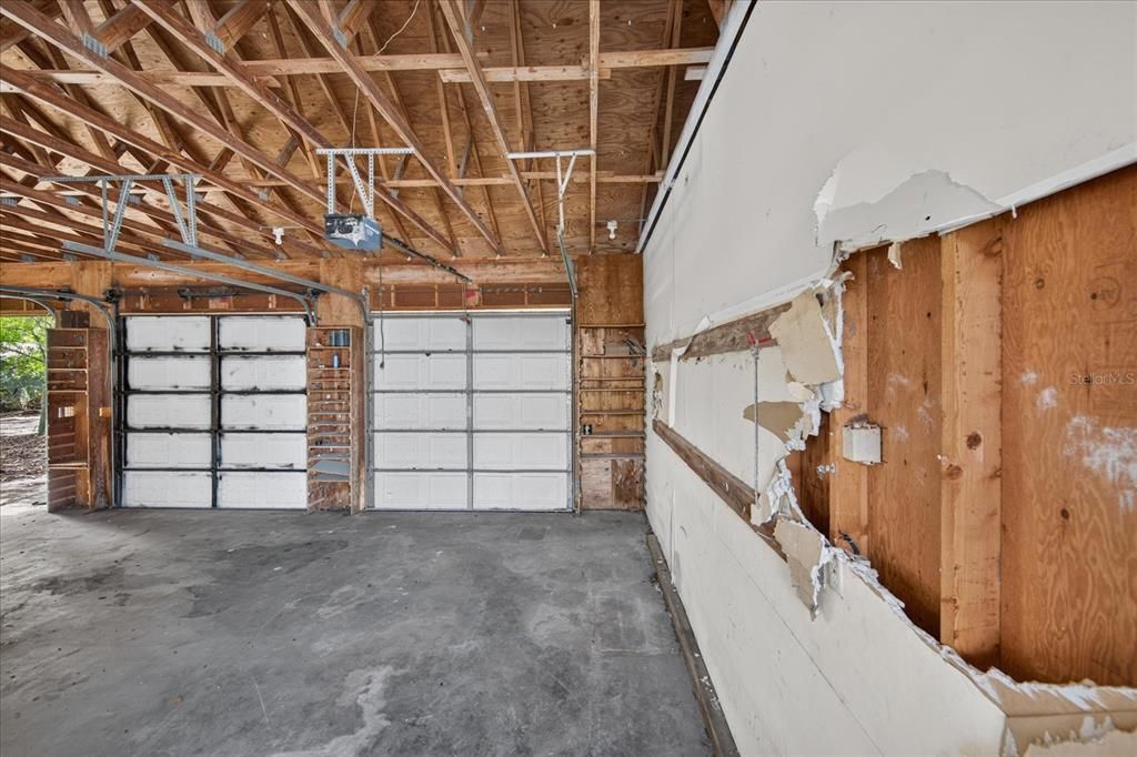 For Sale: $849,000 (5 beds, 4 baths, 5920 Square Feet)