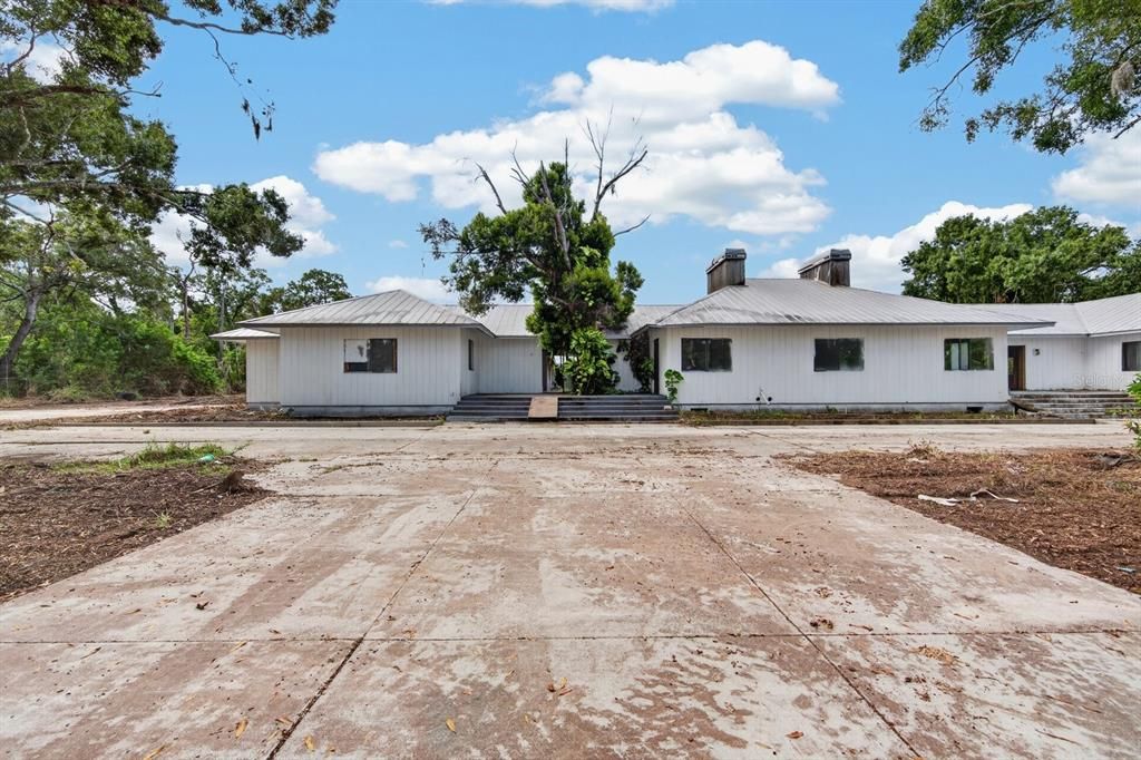 For Sale: $849,000 (5 beds, 4 baths, 5920 Square Feet)